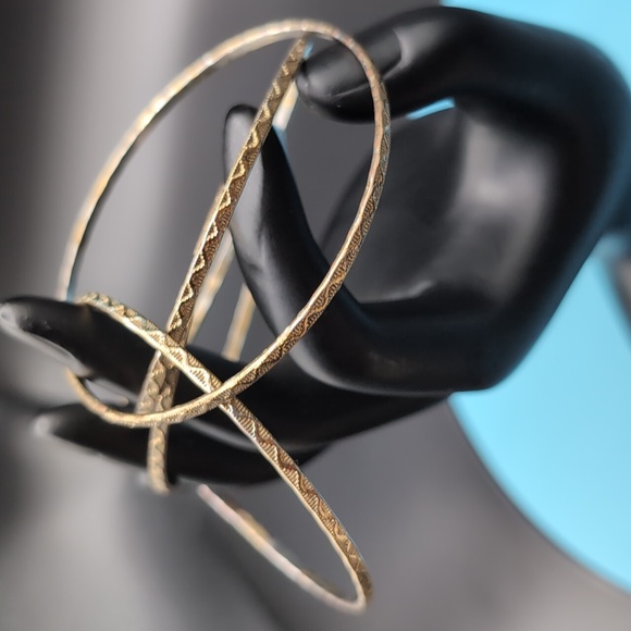 4 Gold Toned Textured Pattern Bangle Jingle Bracelets - Picture 3 of 10